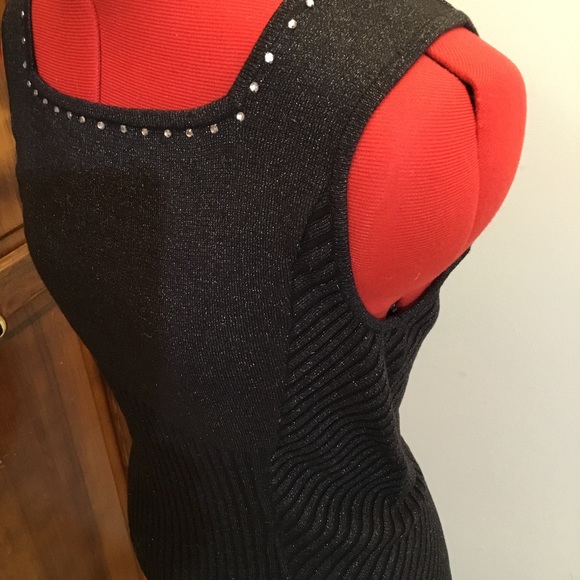 Ribbed DG2 sleeveless blouse, size XS, stretch, neckline stones, metallic sheen - Picture 2 of 4
